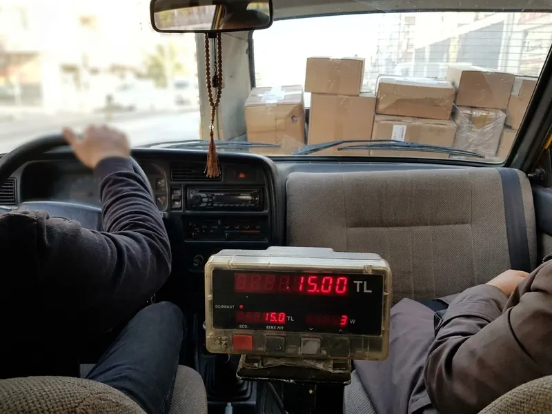 Taksi Kurye: Gönderinizi Hangi Araçla Taşımalı?